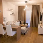 Ali - Garage Included Appartement *