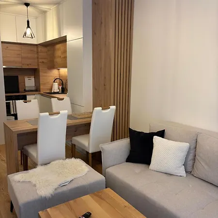 Ali - Garage Included *