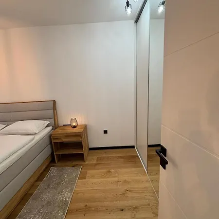 Ali - Garage Included *