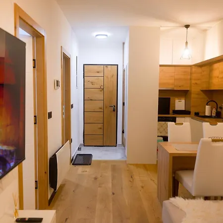 Ali - Garage Included