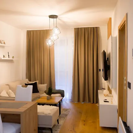 Ali - Garage Included Apartman *